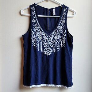 Xhilaration Navy/White Embroidered Tank Top Size Small